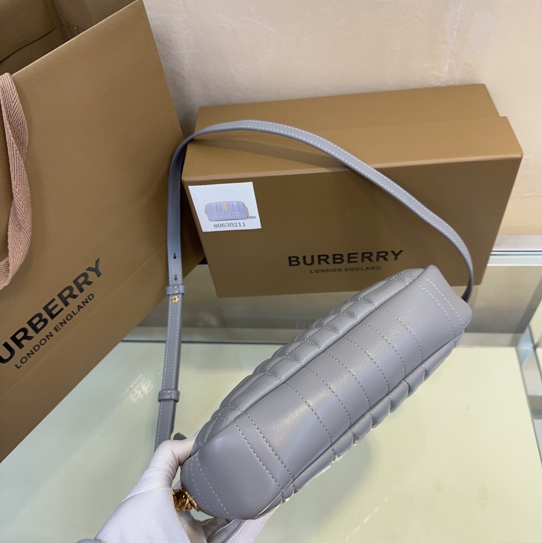 Burberry  00877