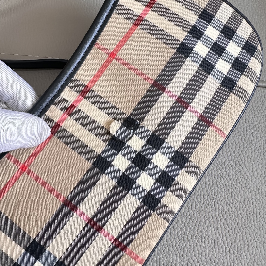 Burberry 00879