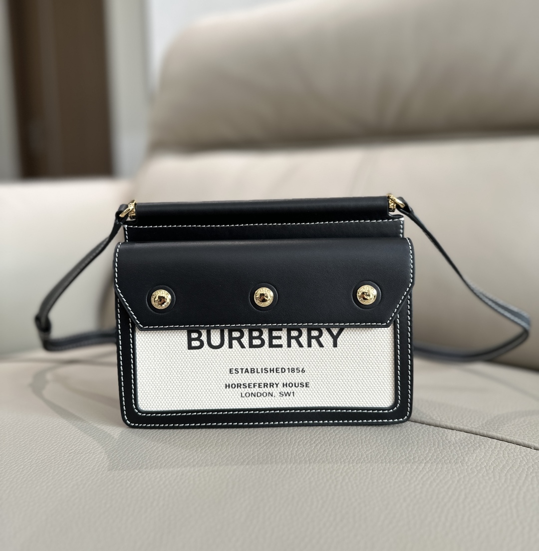 Burberry Smooth Calfskin Horseferry Print Title MiniBurberry 01049