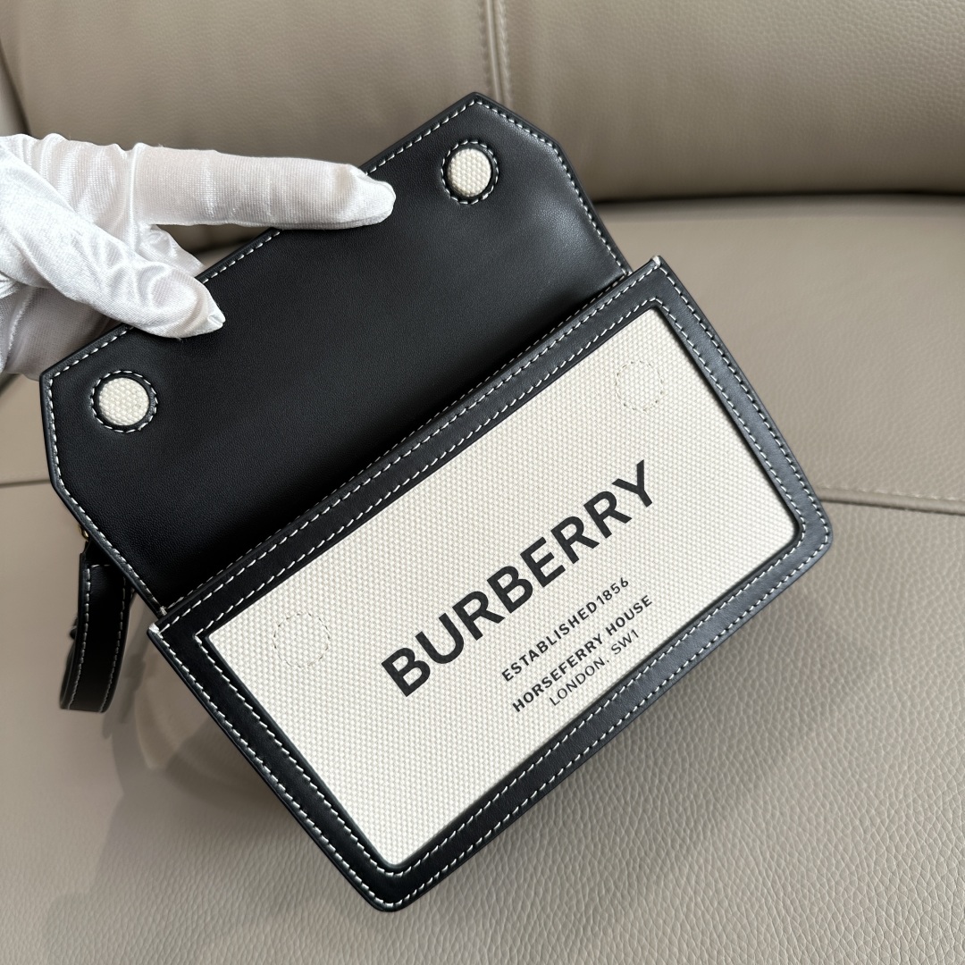 Burberry 01049