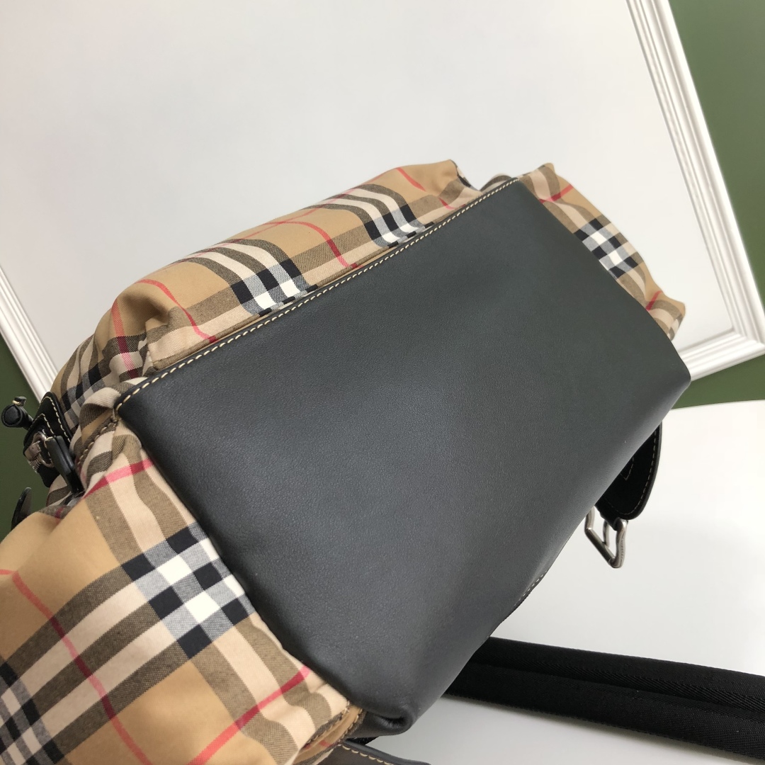 BURBERRY  01099