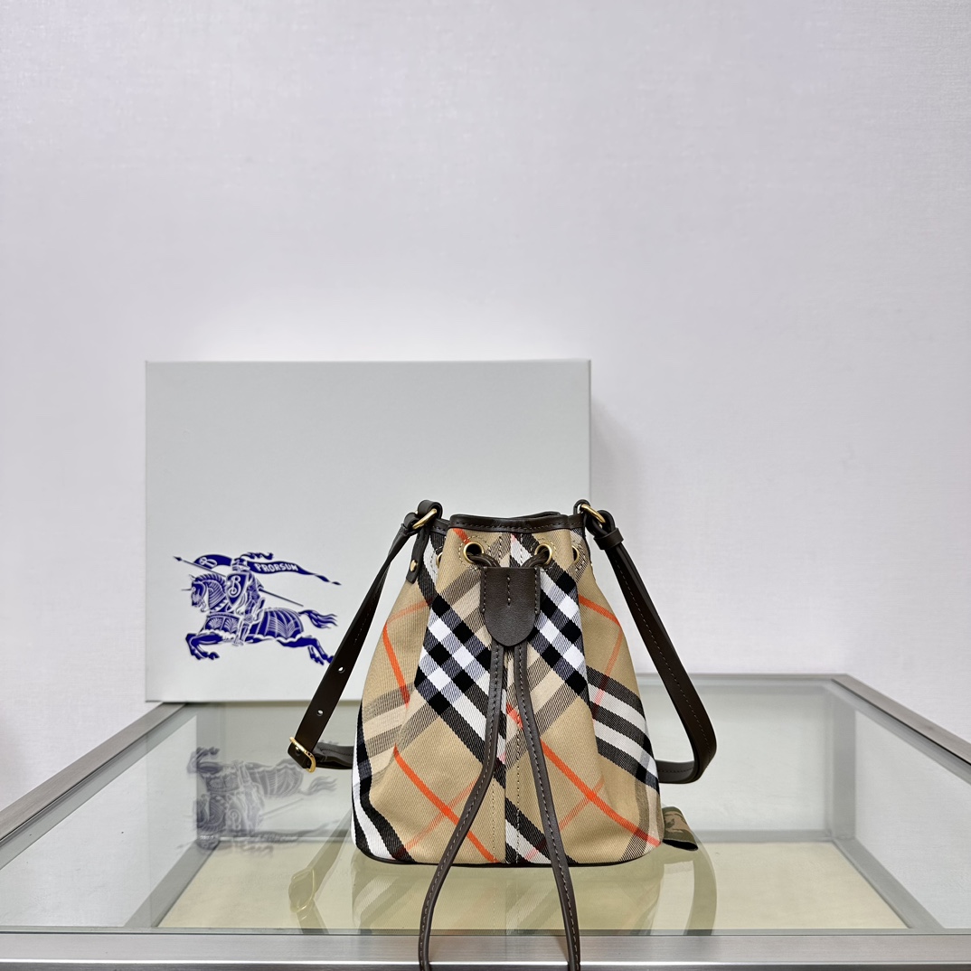 Burberry Checked Women’s Drawstring Bucket BagBurberry 01149