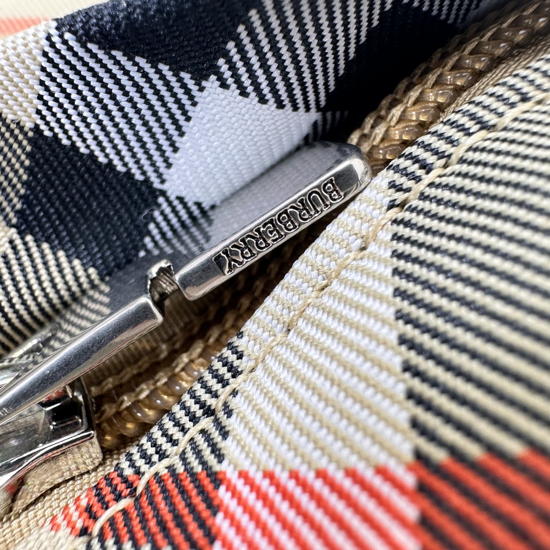 Burberry  01156