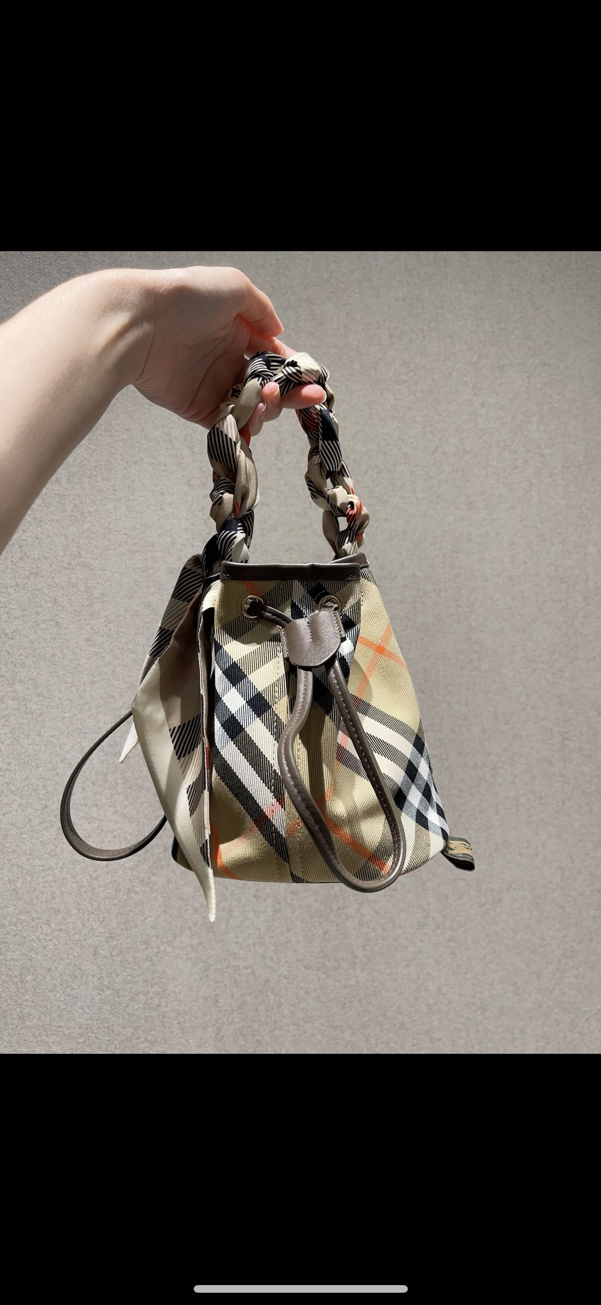 Burberry Check jacquard bucket bag in beige – Burberry Burberry 01159