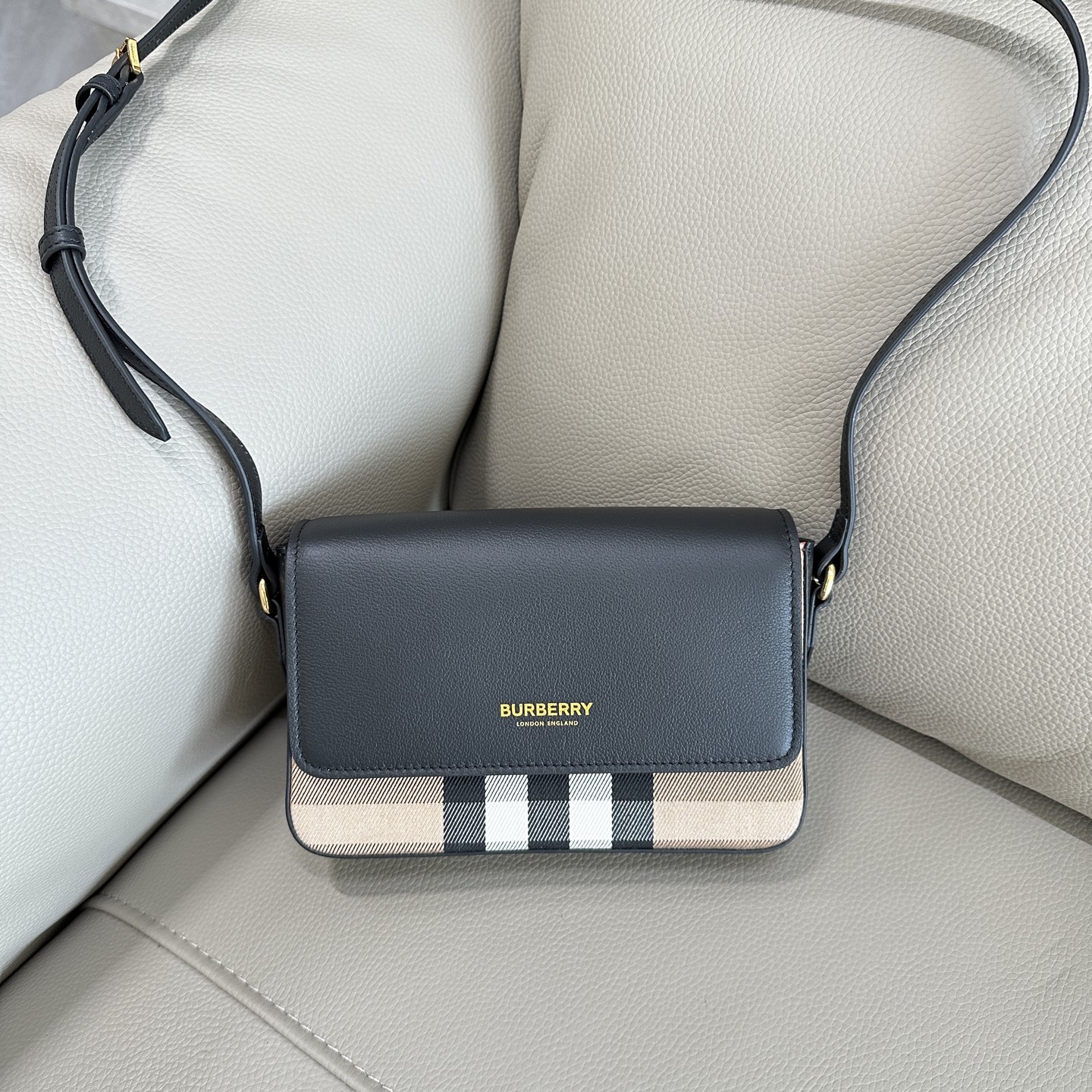 BURBERRY  01207
