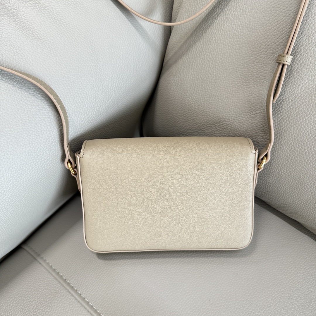 BURBERRY  01219