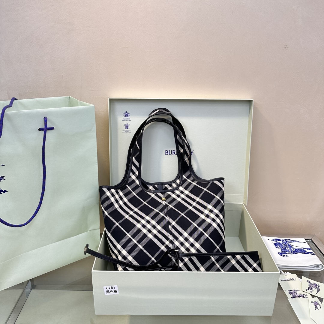 Burberry Medium Check Tote & Pouch Burberry 01249