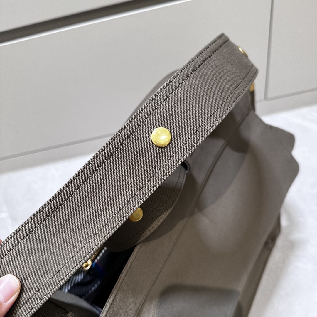 Burberry  012811