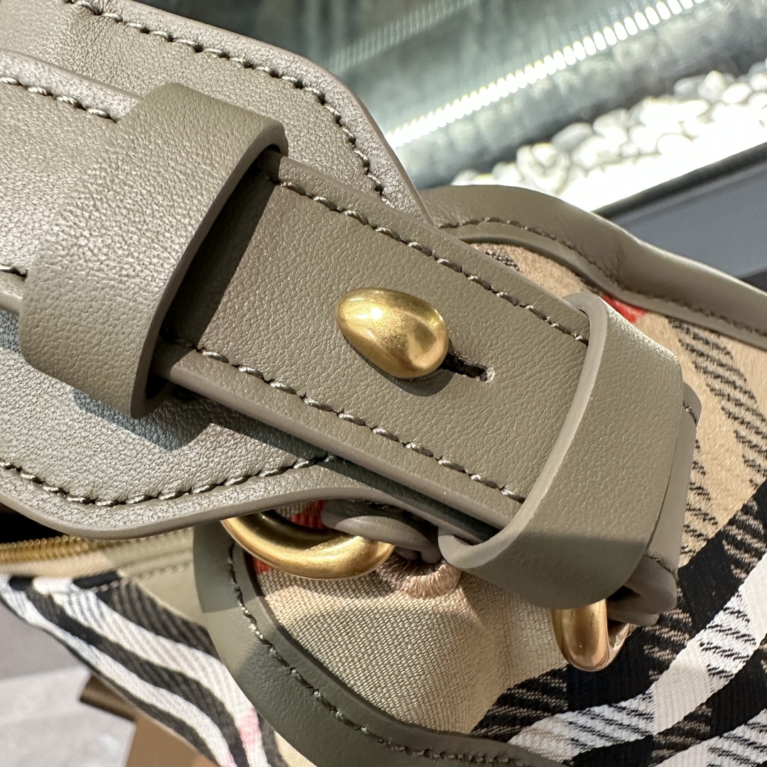 Burberry 01389