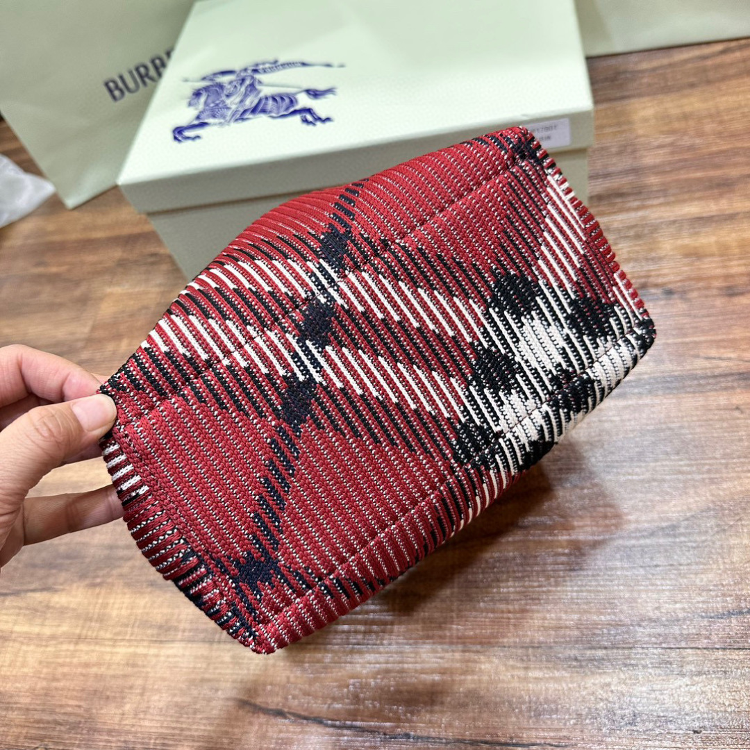 BURBERRY  01649