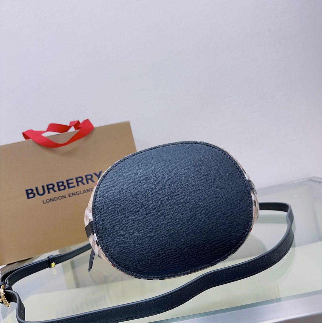 BURBERRY  01689