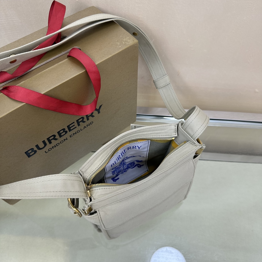 Burberry 01699