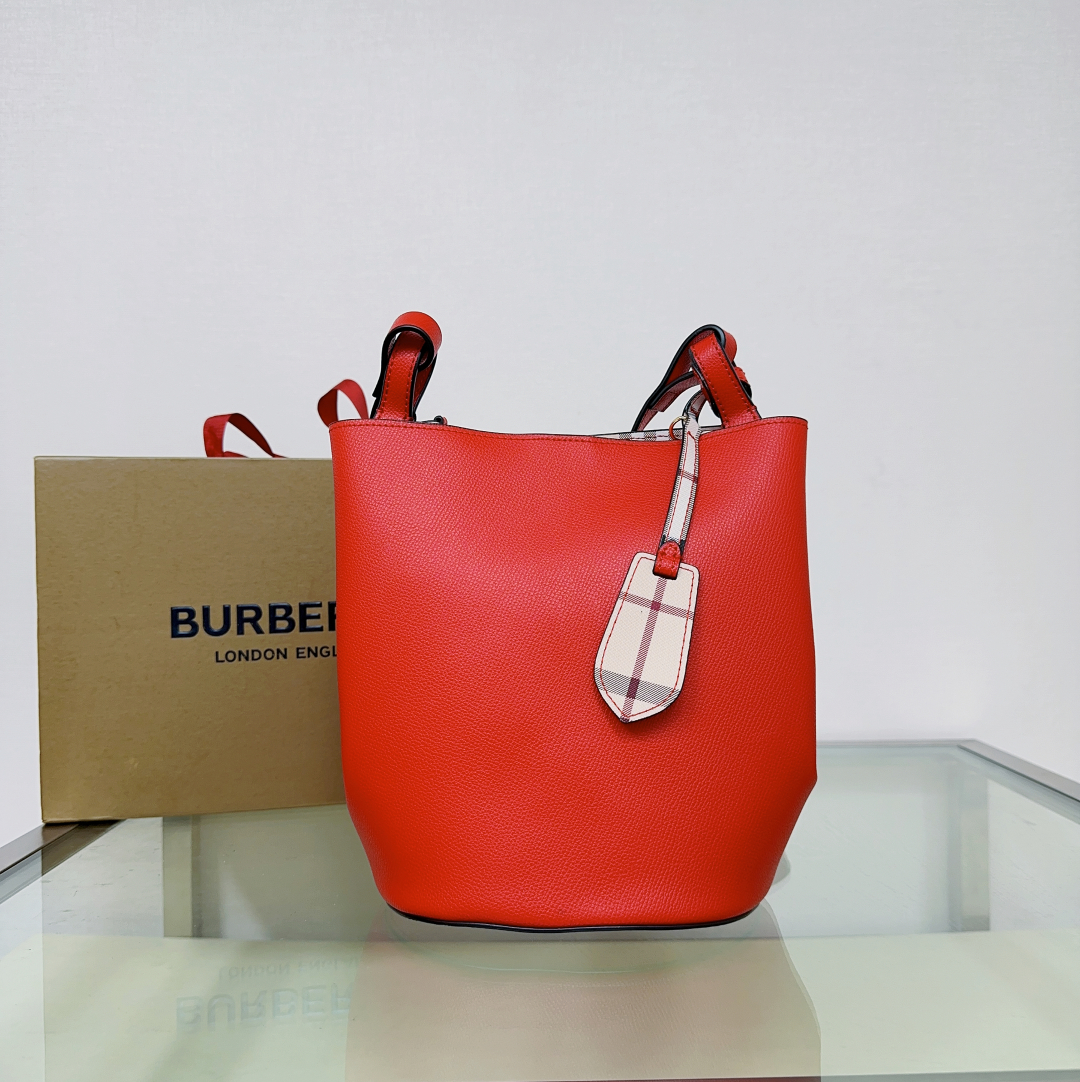BURBERRY  01819