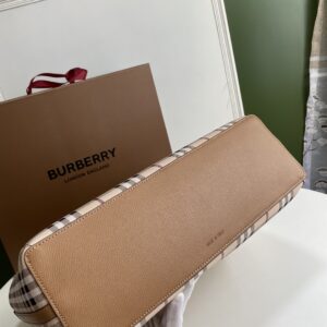 BURBERRY  01879