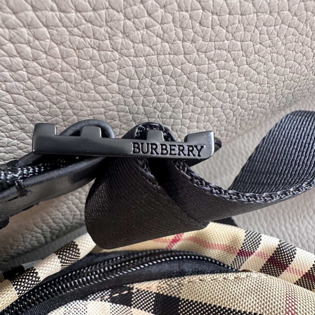 Burberry 01899