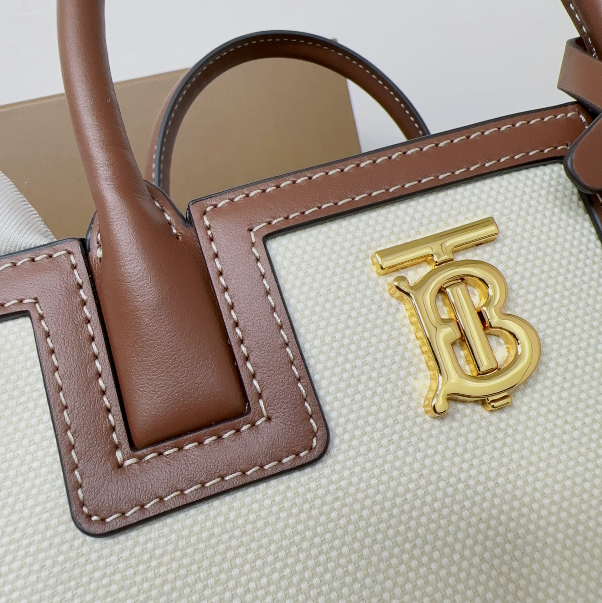 Burberry 01989