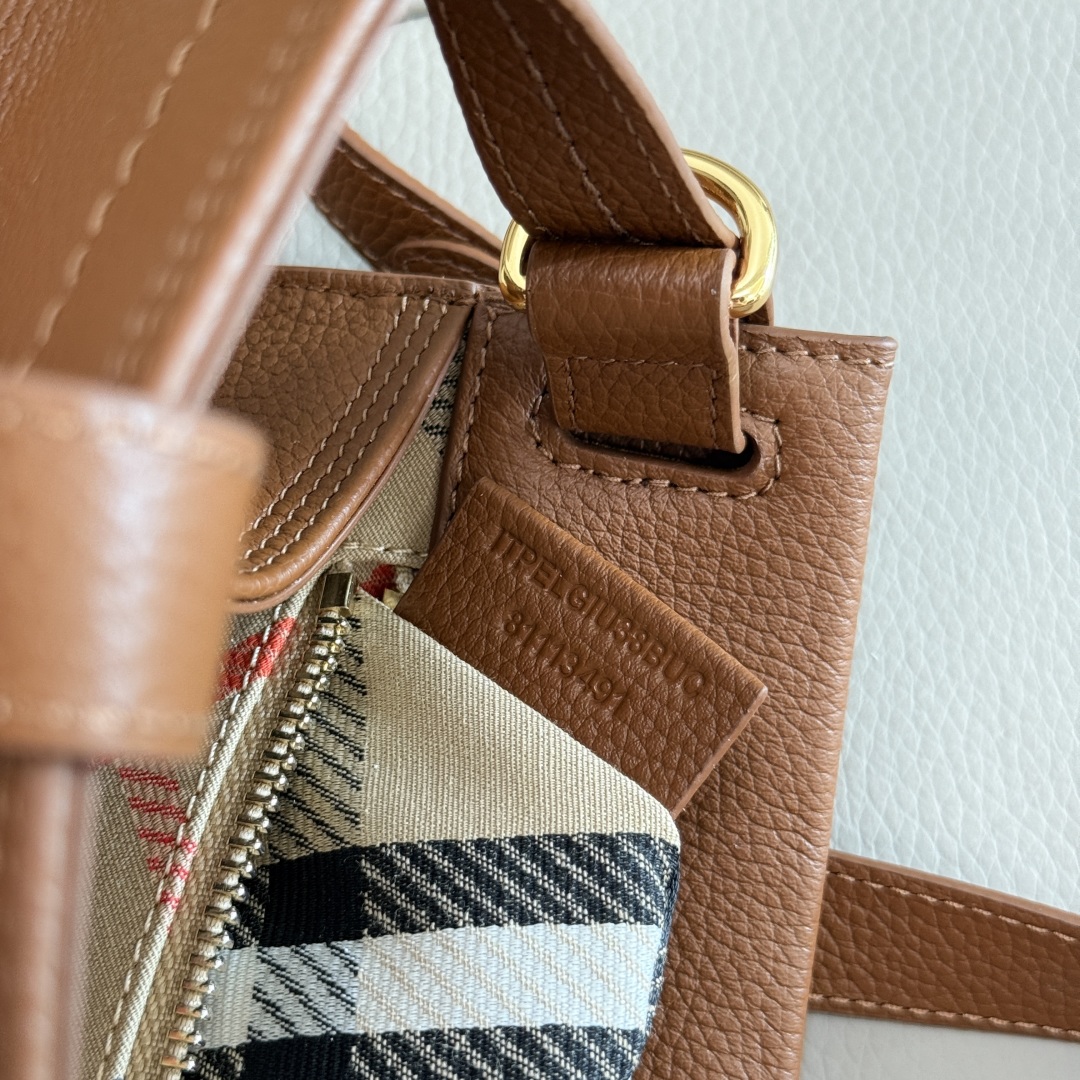 BURBERRY  01989
