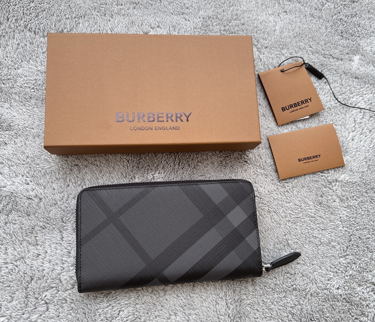 BURBERRY London Check Ziparound Wallet Grey Black-US Burberry 02039