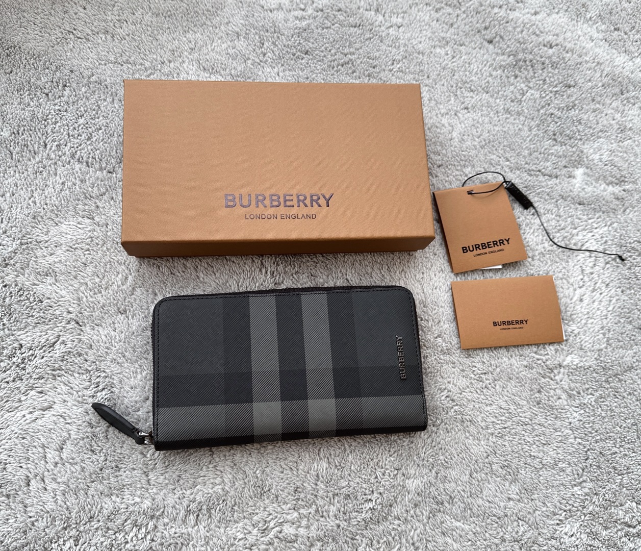 Burberry Logo Plaque Checked Zipped Wallet In Multi  Burberry 02059