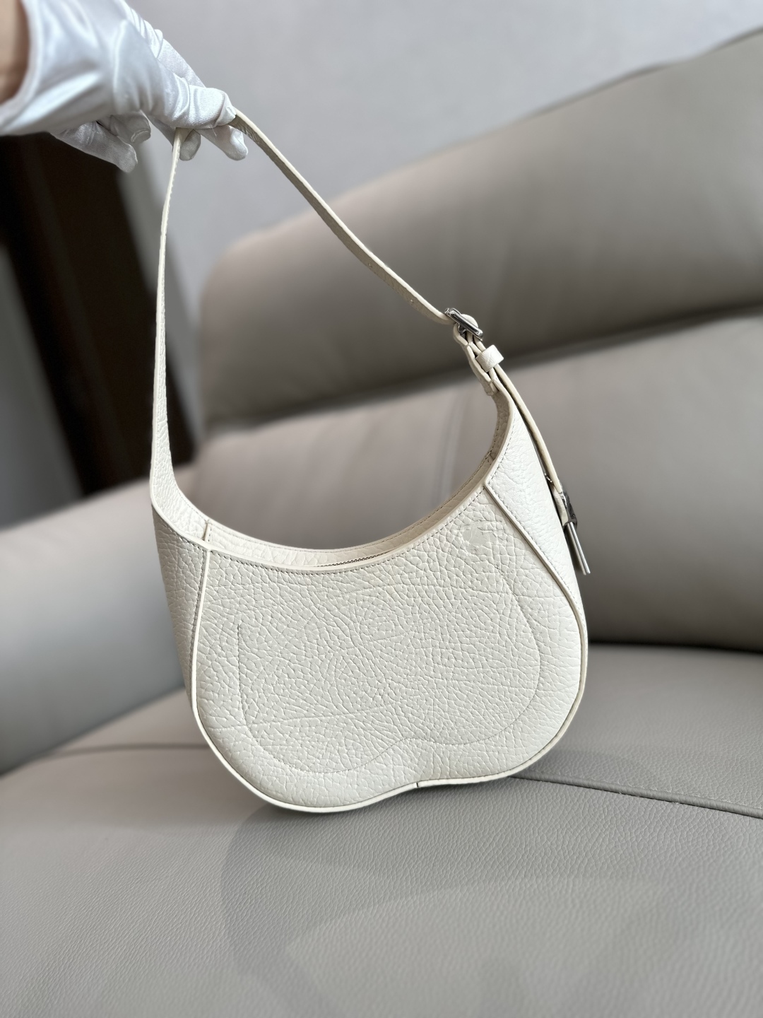 BURBERRY Textured-leather shoulder bag |