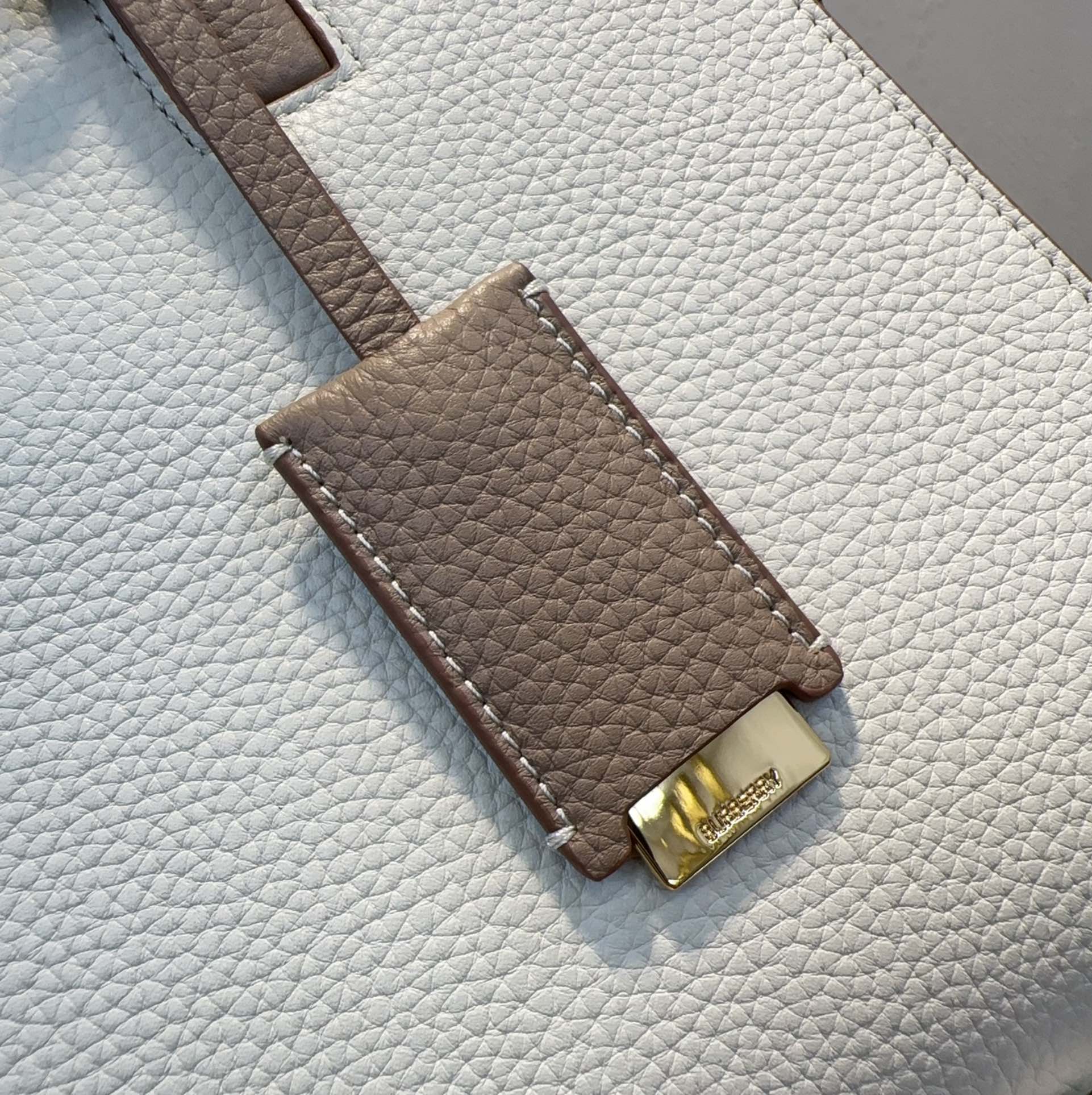 Burberry 02069