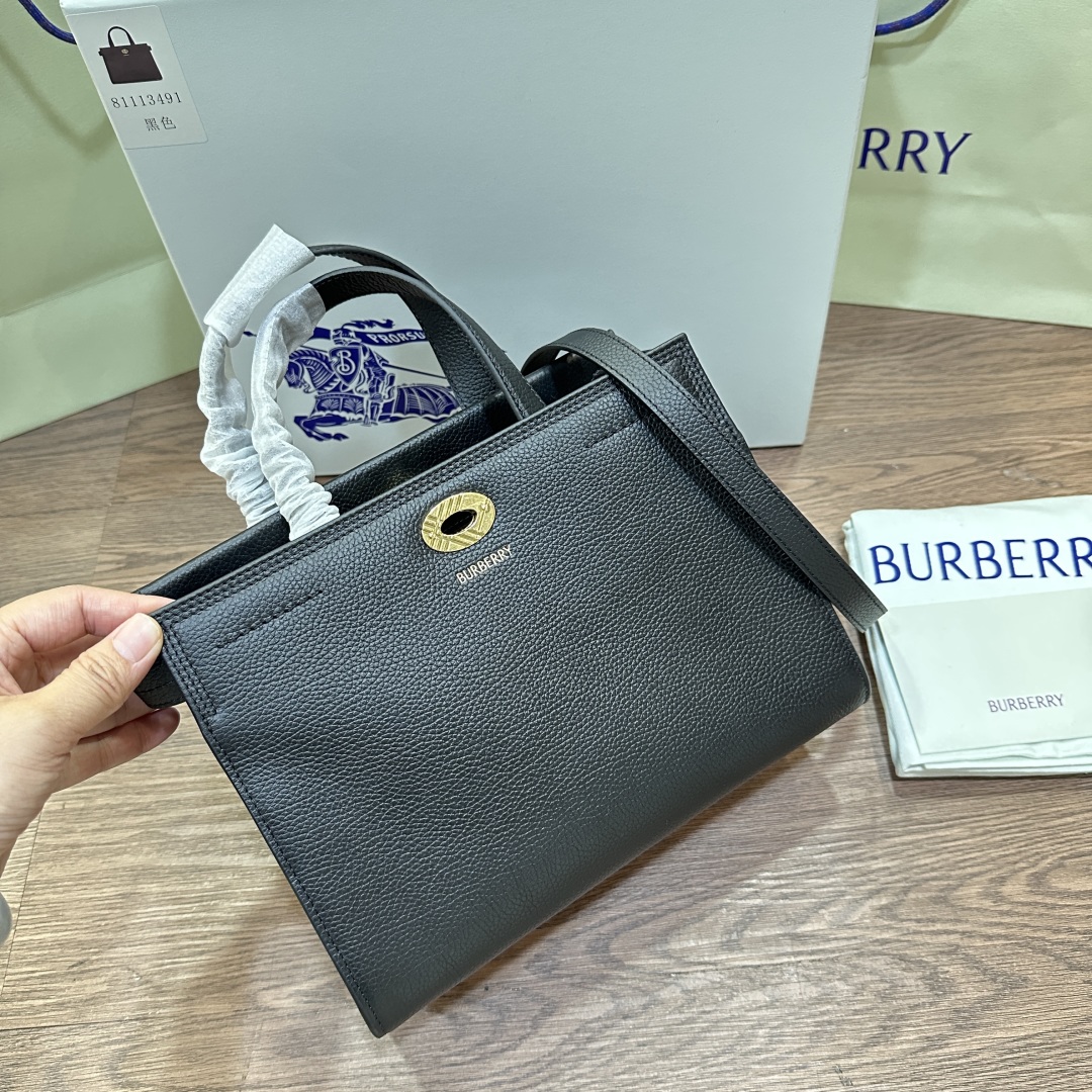 Burberry Small ‘cotswolds’ shopping bag available on02149