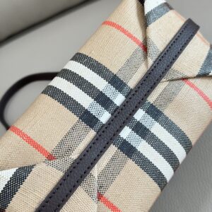 BURBERRY  02229