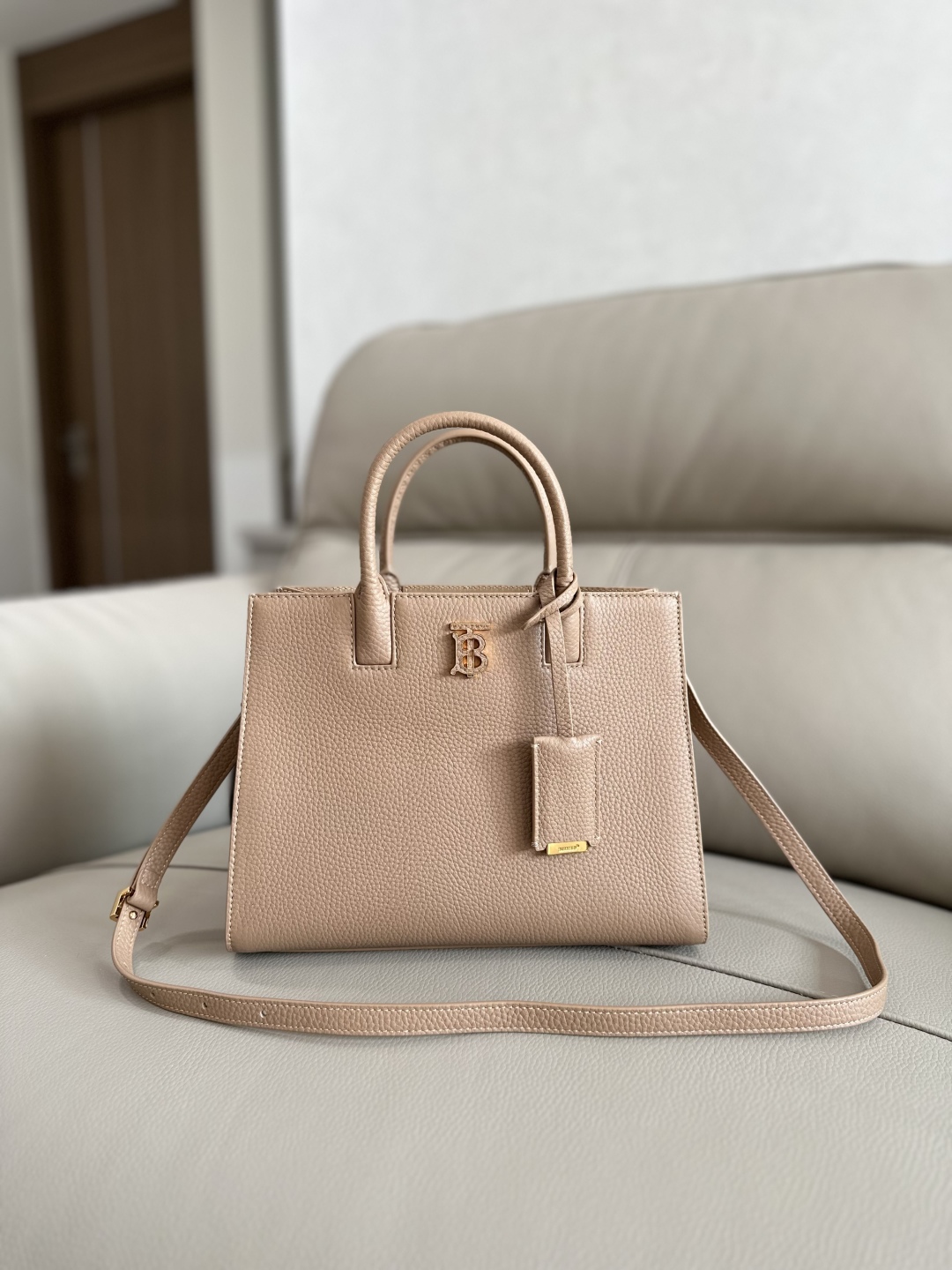 Burberry Small Frances Tote Bag | Pink |