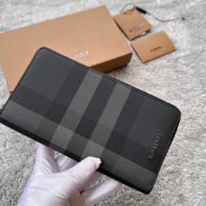 BURBERRY  023210