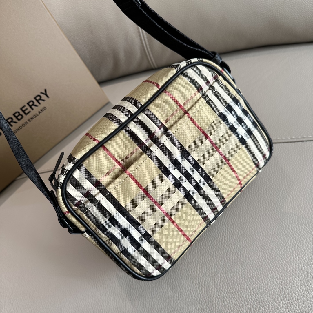 Burberry 02339