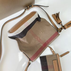 Burberry 02376