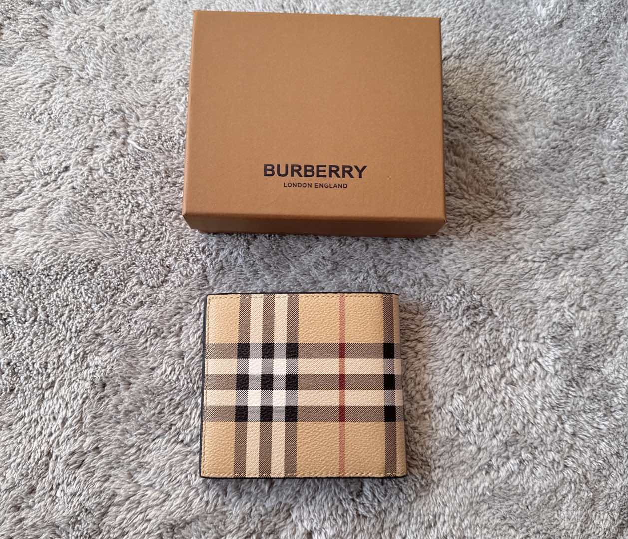 Burberry Men’s bi-fold 8069815 ARCHIVE BEIGE CC BILL COIN
