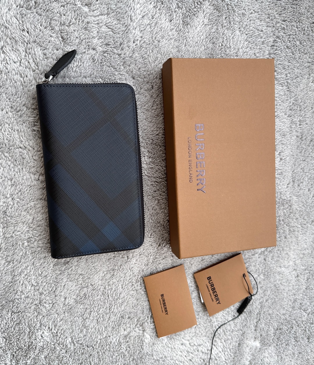Burberry London Check and Leather Ziparound Wallet Burberry 02549