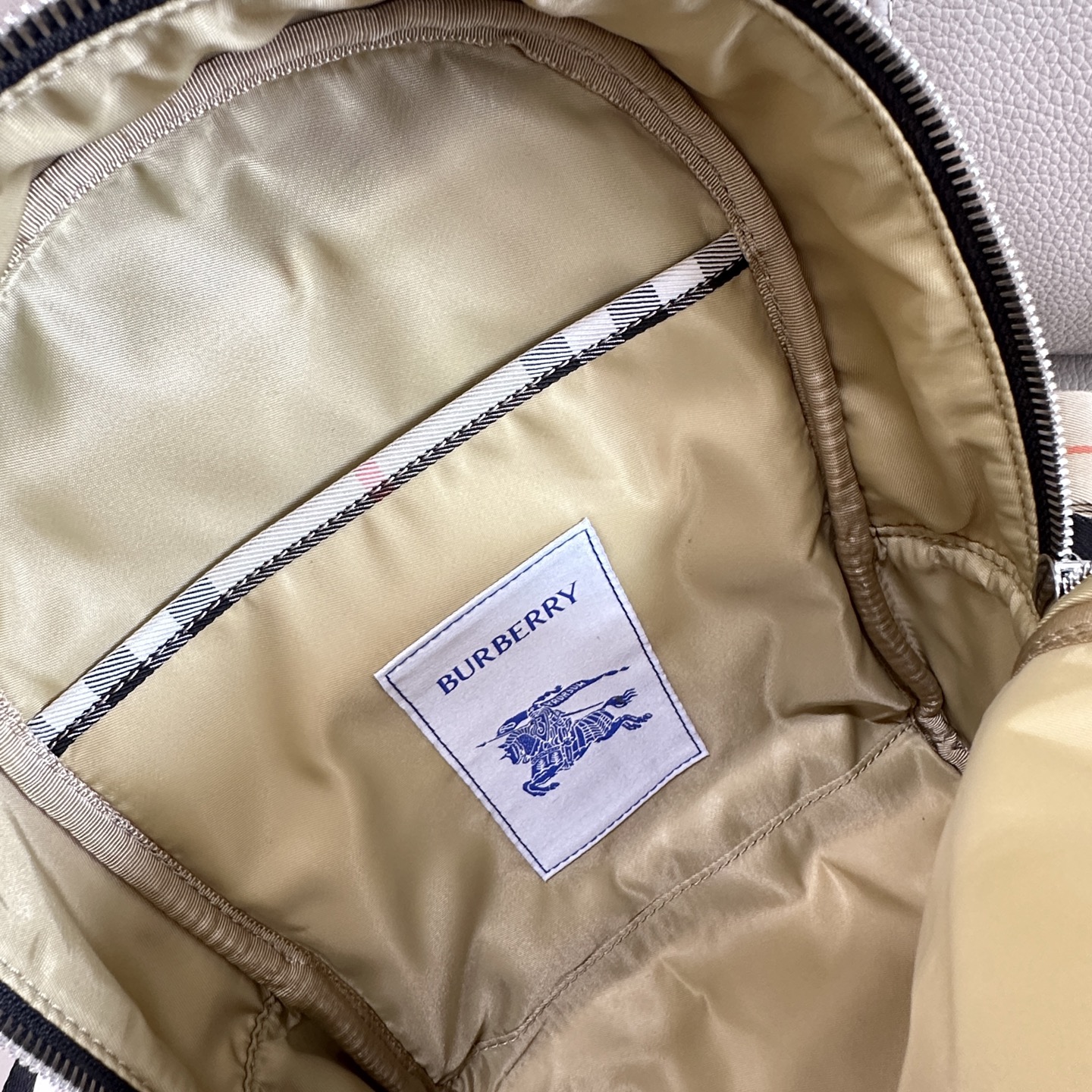 BURBERRY  02699