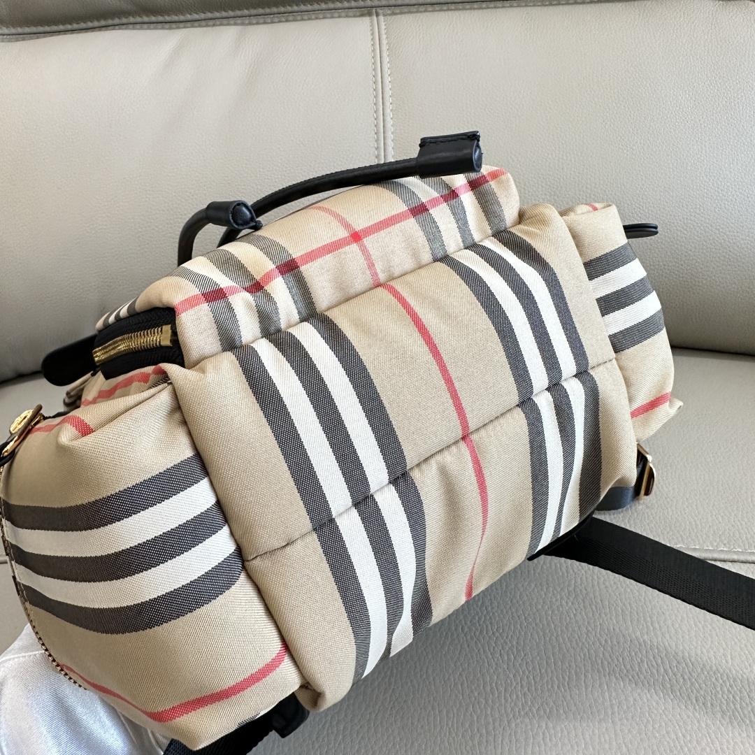 BURBERRY  02729