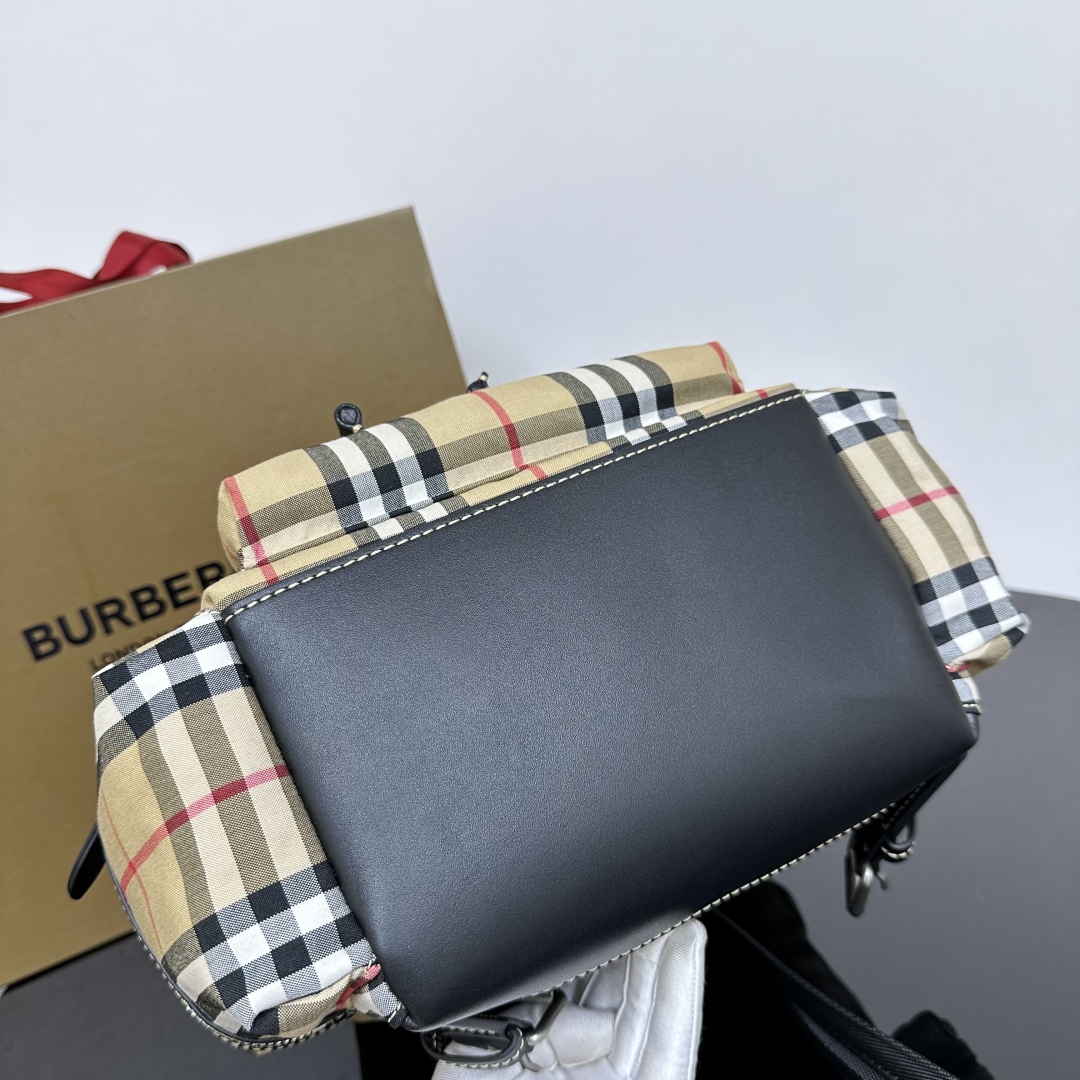 BURBERRY  02869
