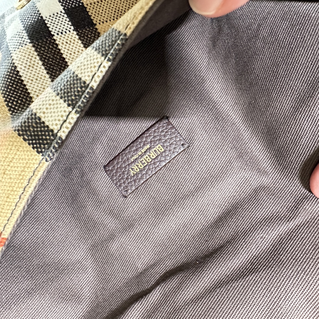 BURBERRY  02979