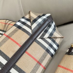 BURBERRY  03009