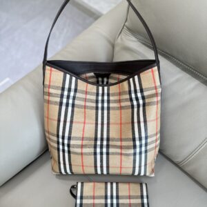 BURBERRY  03039