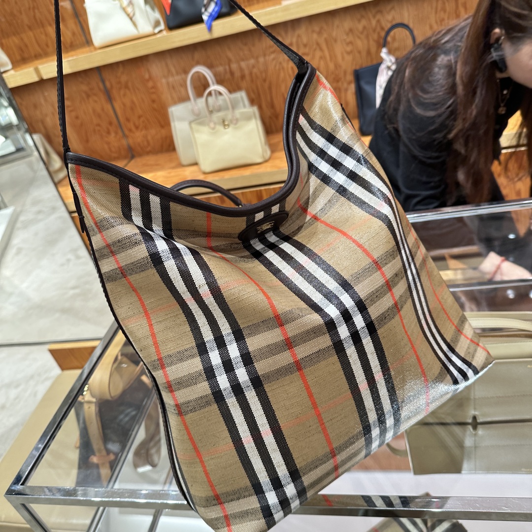 Burberry Highlands Checked Shoulder Bag BURBERRY  03049