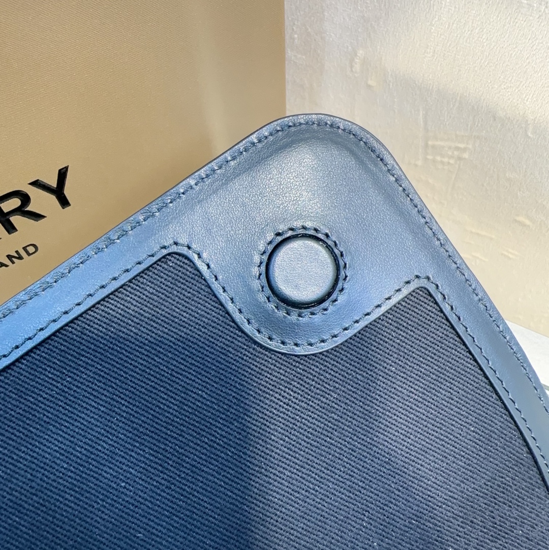 BURBERRY  03269