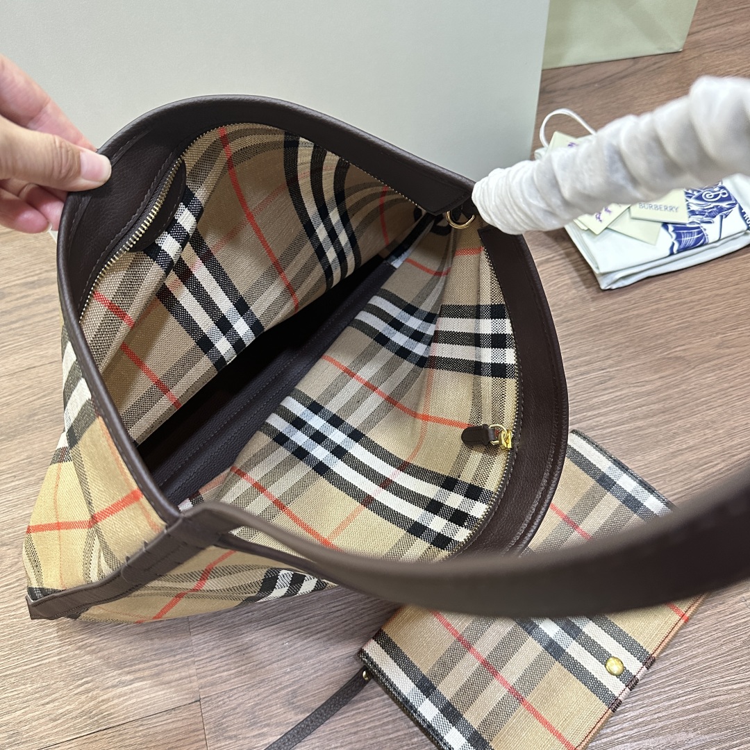 BURBERRY  03369
