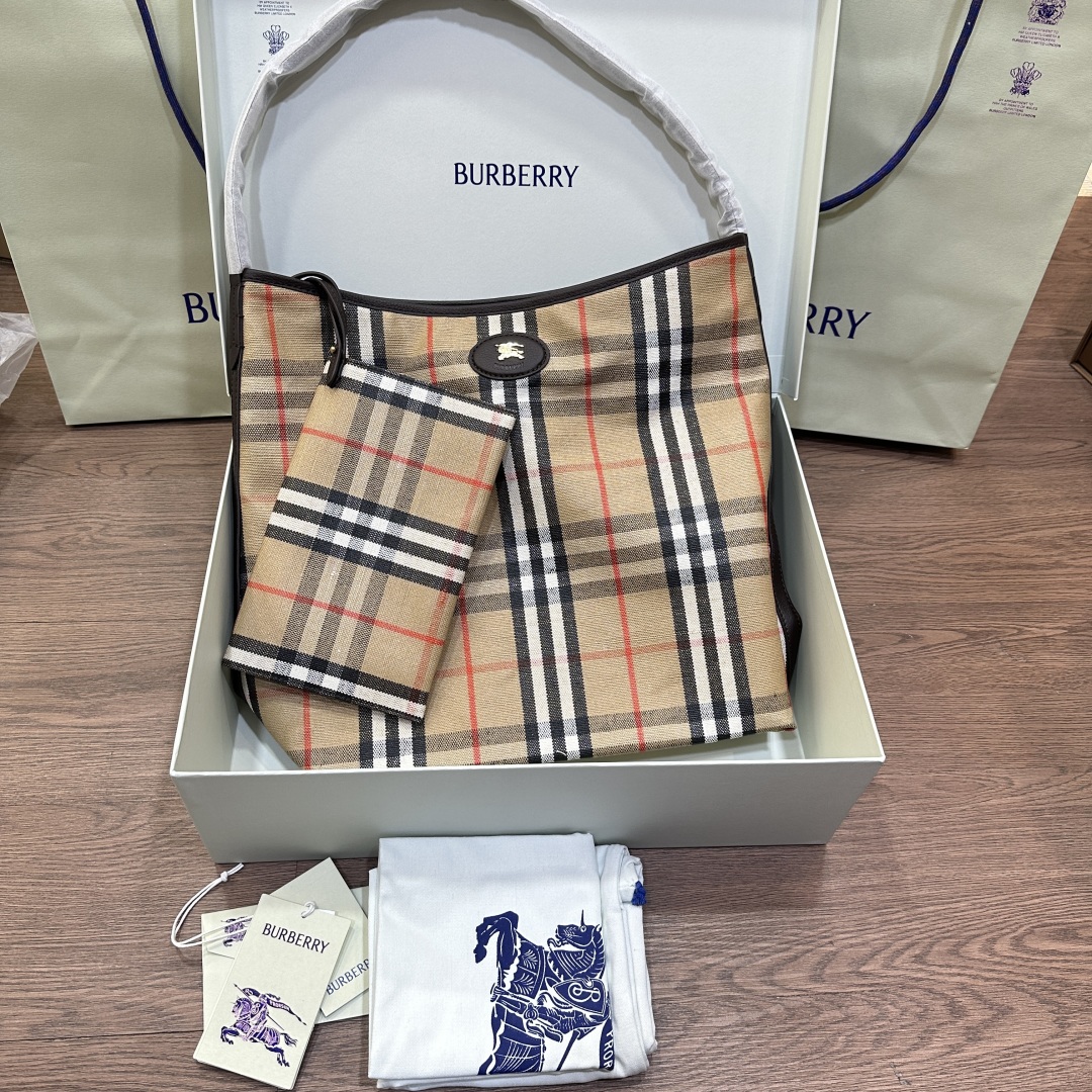 Burberry Higlands Shoulder Bag With Traditional Check Motif |BURBERRY  03399