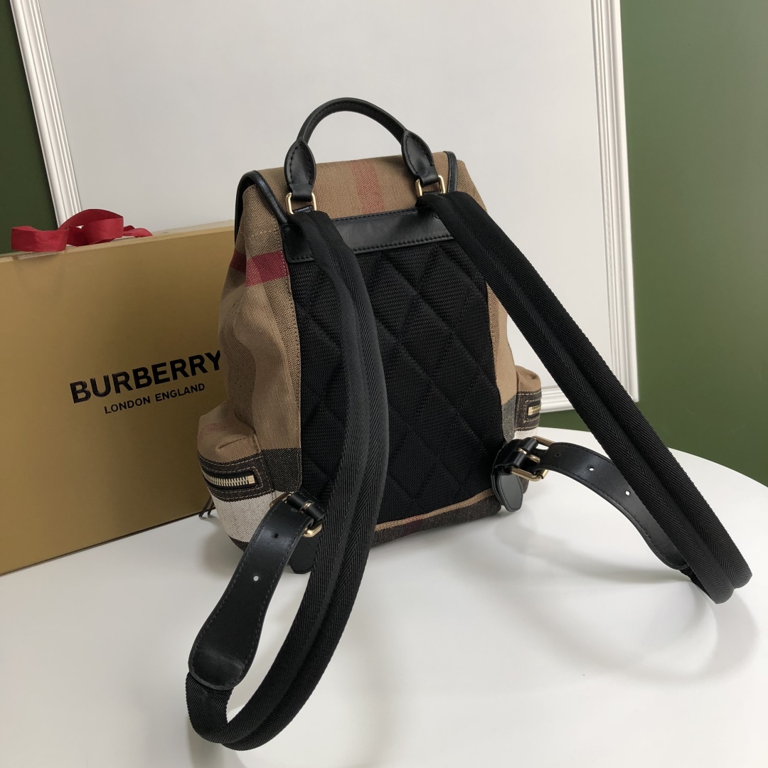 BURBERRY  03639