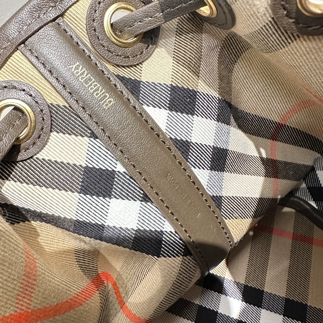 BURBERRY  037511
