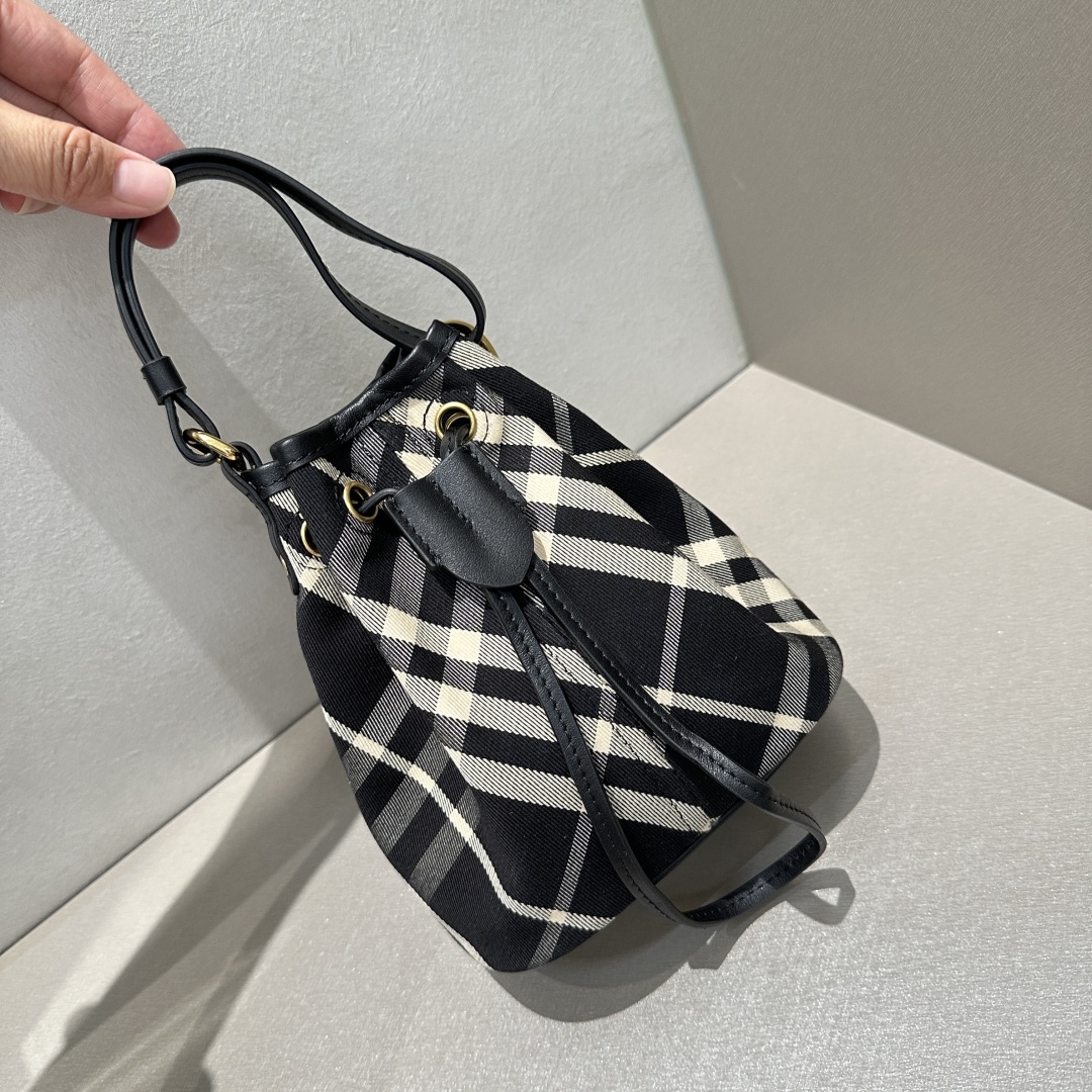 BURBERRY  03769