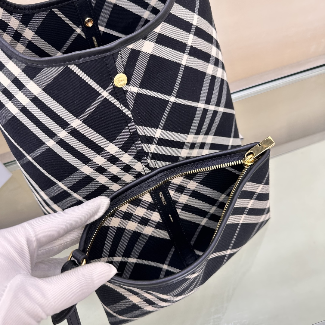 BURBERRY  03809