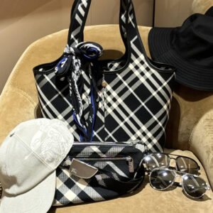 BURBERRY  03869