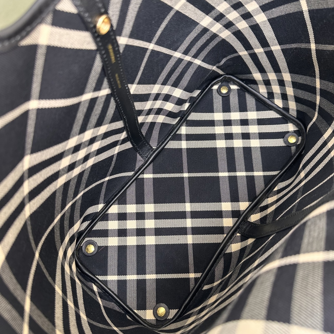 BURBERRY  03899