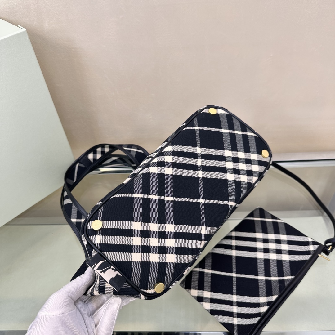 BURBERRY  03919